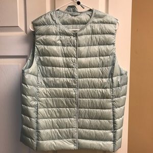 Uniqlo ultra light packable down vest